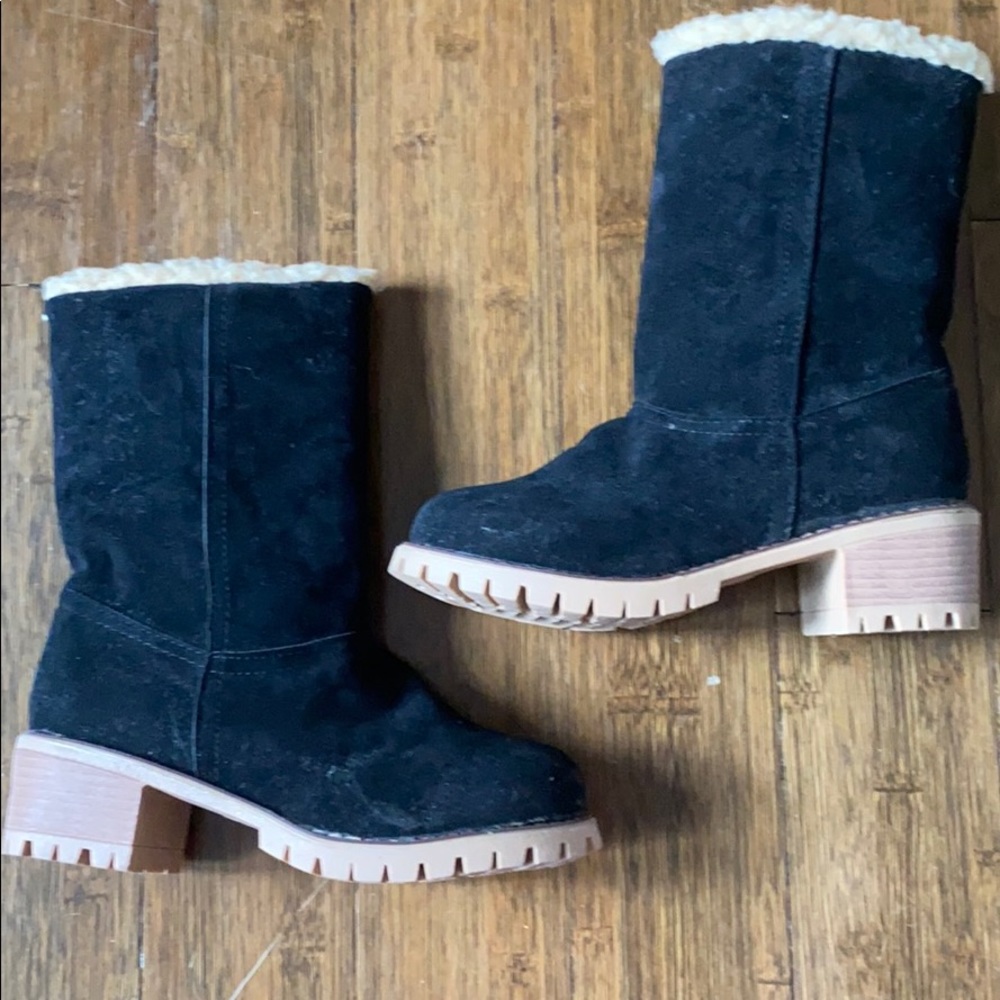 NWOT black shearling heel booties